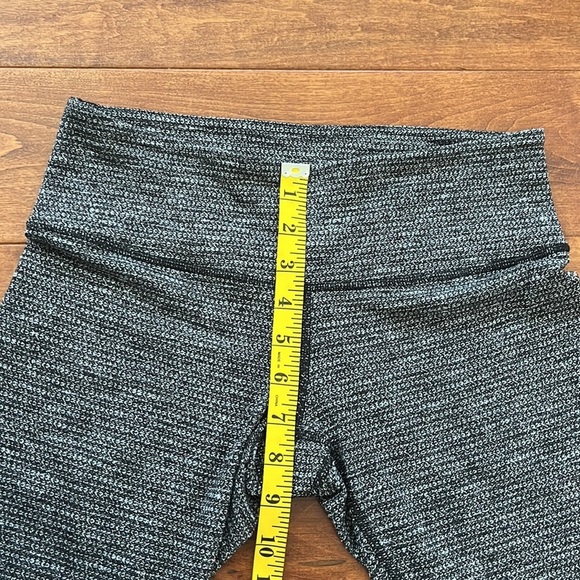 Lululemon Wunder Under Luon Variegated Knit Black 
Heathered Sizr 6 Crop - Picture 8 of 13
